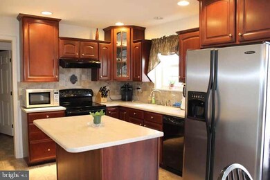 289 Robin Dale Dr, Leola, PA 17540 - photo 5