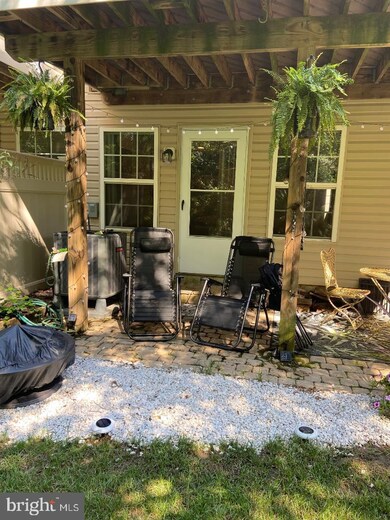 9138 Marlove Oaks Ln, Owings Mills, MD 21117 - photo 2