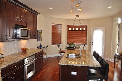 Kitchen and Eat-In Area