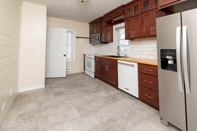 1520-Dyke-Ave-021