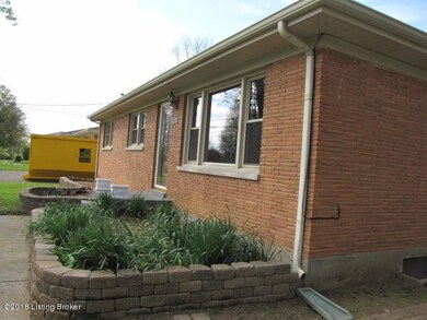 6105 Applegate Ln, Louisville, KY 40219 - photo 4