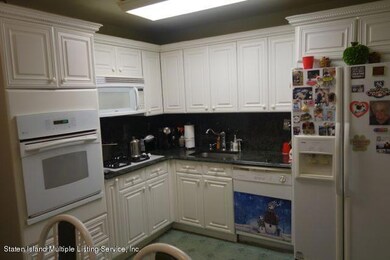 24 Rutherford Ct, Staten Island, NY 10309 - photo 2