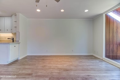 229 Lakeside Villa (3)