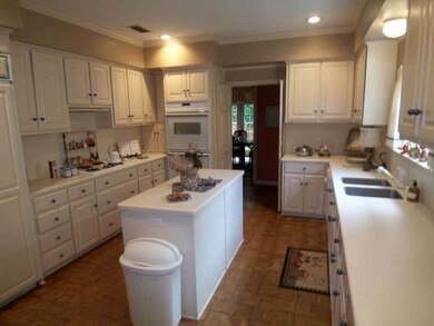 414 414 Brighton Ct, Tyler, TX 75701 - photo 5