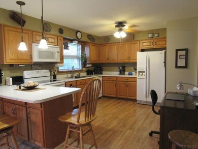 458 W 7th St, Monticello, IA 52310 - photo 4