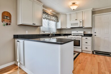 33 Hilltop Place, New London, NH 03257 - photo 6