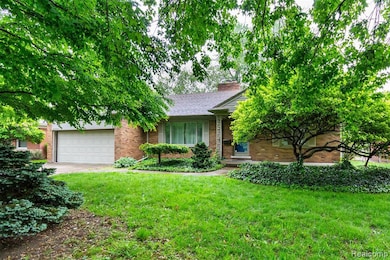 20550 Fairway Lane - manicured mature landscape