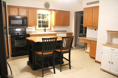 1625 Atlanta Cir, Manitowoc, WI 54220 - photo 4