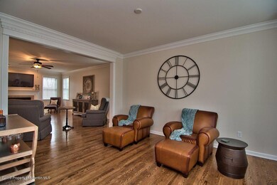 1059 Manor Dr, Mountain Top, PA 18707 - photo 2