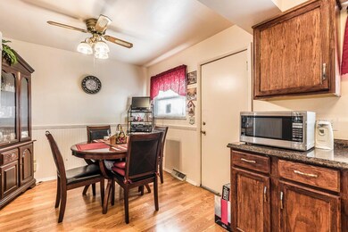 Eat-in Kitchen
