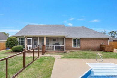 Separate fence for the pool