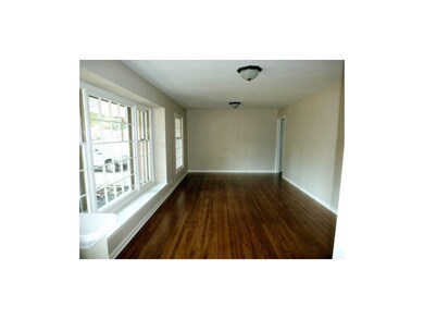 Formal living/dining rooms