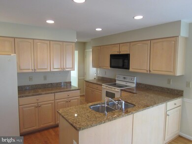 1906 Aubrey Place Ct, Vienna, VA 22182 - photo 5