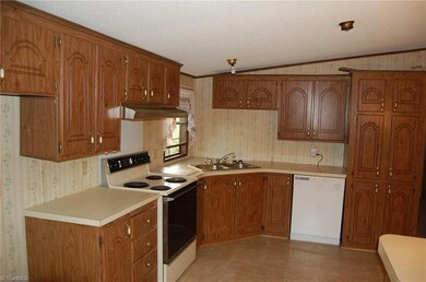 4765 Waynick Meadow Rd, Asheboro, NC 27205 - photo 6