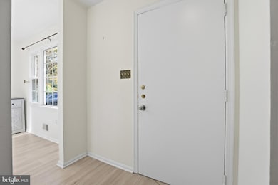 5 Hyacinth Ct, Gaithersburg, MD 20878 - photo 5