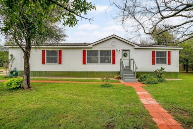 6004 Strawberry Ridge Ln, Joshua, TX 76058 - photo 2