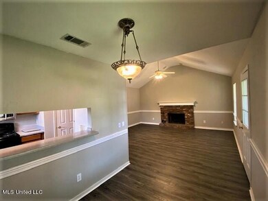 LIVING / DINING
