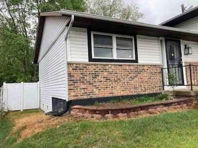 18108 Fountainbleau Dr, Hazel Crest, IL 60429 - photo 3