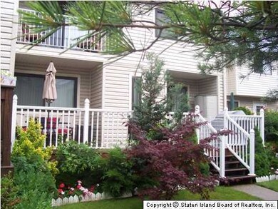 449 Willow Rd E unit 2, Staten Island, NY 10314 - photo 2