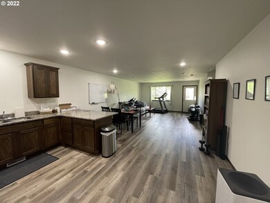 1235 SW 12th St, Pendleton, OR 97801 - photo 3