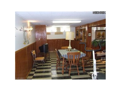 Finished basement with 1/2 bath, lanudry room and 