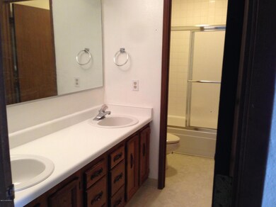 Cassius CT Bathroom