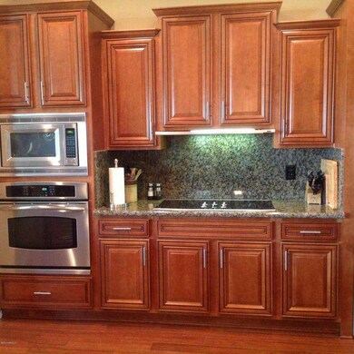 Kitchen Cook top, walloven, microwave