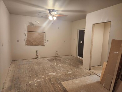 1501 K St SW, Cedar Rapids, IA 52404 - photo 2