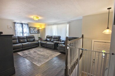 470 Mammoth Rd, Londonderry, NH 03053 - photo 2