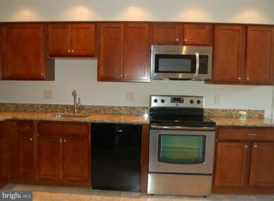 9547 Saluda Ct, Lorton, VA 22079 - photo 6