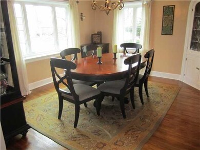 Dining Room Bright & spacious dining room with dou