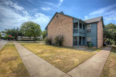 803 Treadwell Ct unit B, Hurst, TX 76053 - photo 2