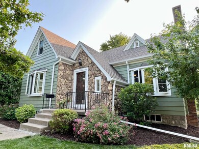 2124 N Myrtle St, Davenport, IA 52804 - photo 2