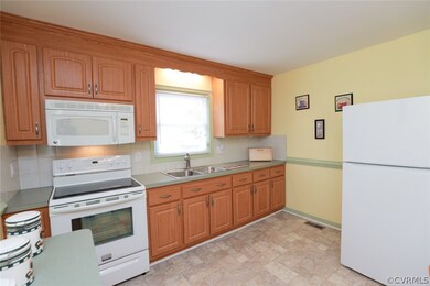 5829 Huntingcreek Dr, North Chesterfield, VA 23237 - photo 7