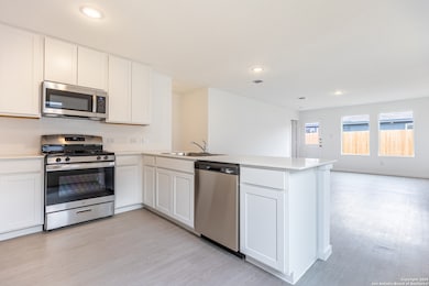 2421 Legends Creek, New Braunfels, TX 78130 - photo 4