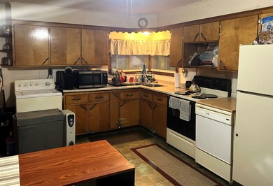 638 Rockingham St, Berlin, NH 03570 - photo 5