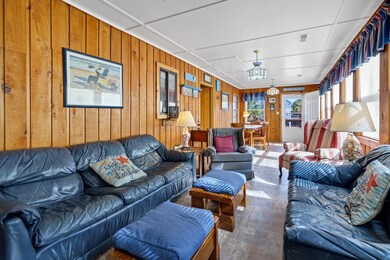 2702 Myrtle