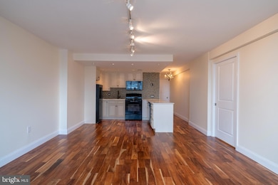 William Penn House unit 1812, Philadelphia, PA 19103 - photo 2