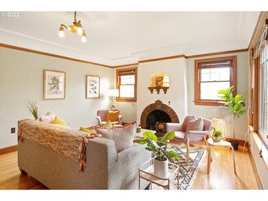 Living Room/Entrance