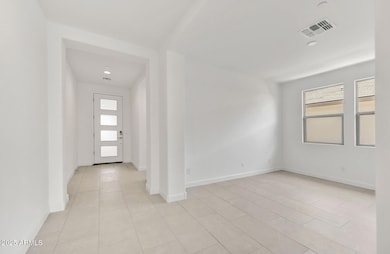 4 )FOYER
