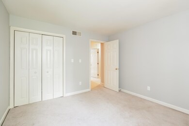 012-photo-bedroom-6075988