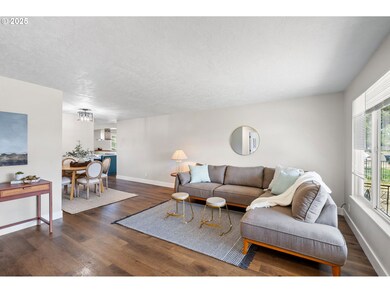 492 W Olympic St, Springfield, OR 97477 - photo 6