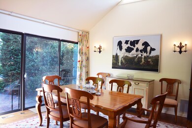 612 W Lyon Farm Dr, Greenwich, CT 06831 - photo 4