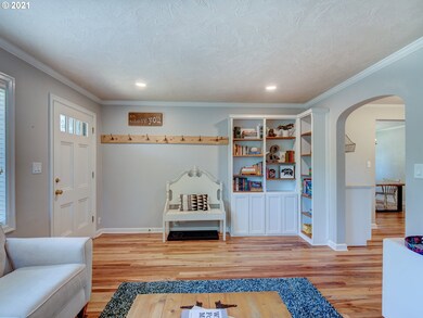 Living Room/Entrance
