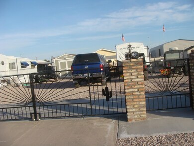 608 W Comanche Dr, Quartzsite, AZ 85346 - photo 4