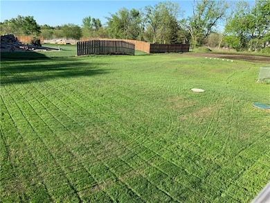 720 W North St, Spring Hill, KS 66083 - photo 2