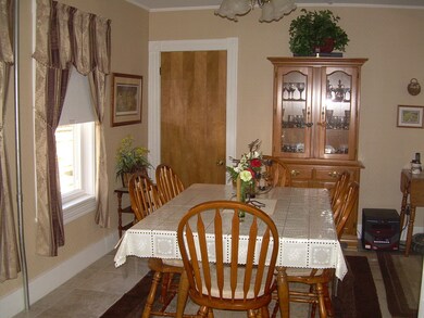 72 Hathaway St, North Adams, MA 01247 - photo 4