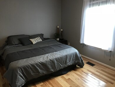 Master very large, split bedroom design