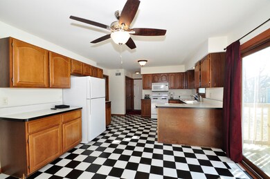 3461 Meadow Crest Cir, Gurnee, IL 60031 - photo 6