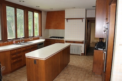 48 Fairfield Ave, Holyoke, MA 01040 - photo 2